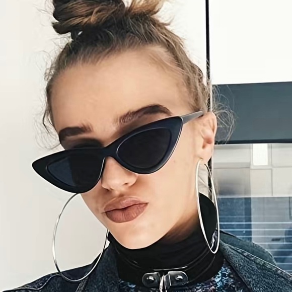 Hot! Black Cat Eye Fashion Sunglasses - Picture 2 of 3